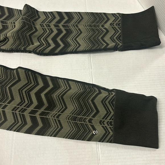 Ladies Lululemon Leggings - Picture 4 of 7